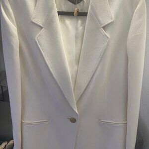 GORGEOUS AND CLASSIC GENTLY WORN ANNE KLEIN WHITE BLAZER - SIZE 12P
